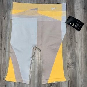 Nike Icon Clash Sculpt Seamless 8" Training Shorts Colorblock Yellow Gray Medium
